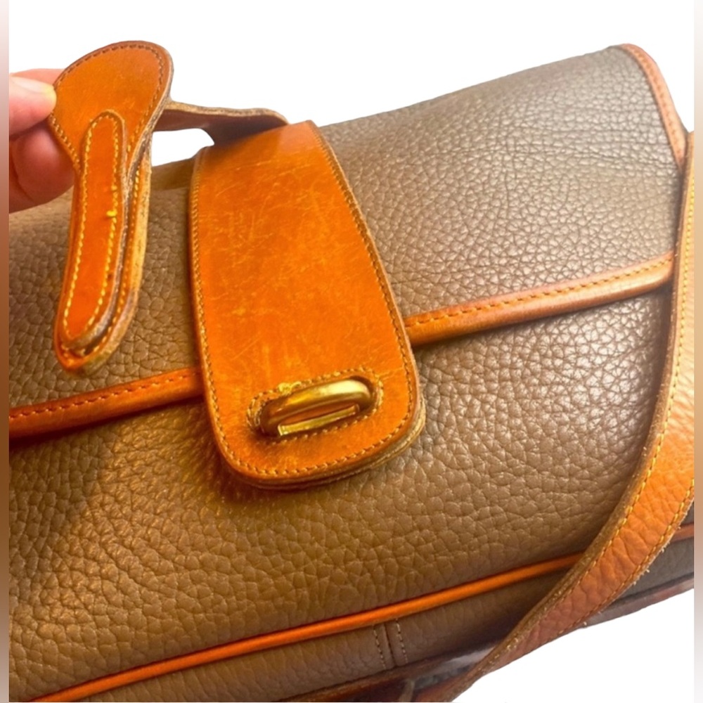 DOONEY AND BOURKE VINTAGE 1992 TAUPE PEBBLED LEATHER CROSSBODY - Picture 8 of 15